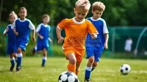 大黄蜂欧冠次回合2-2战平塞维利亚，哈兰德双响锁定八强席位