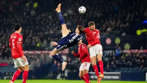 巴朗-戴維斯與伙伴因膝關節前十字韌帶撕裂攜手決定退役